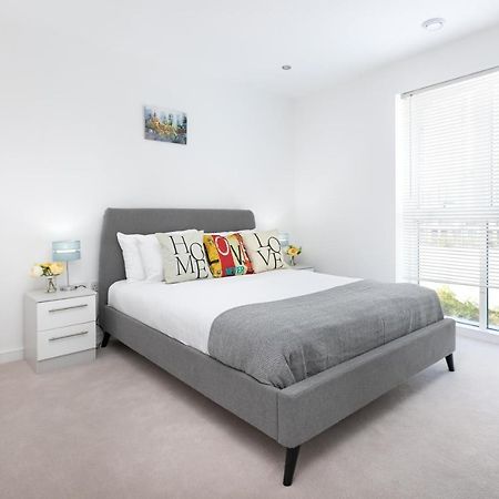 Skyvillion - Olympic View London Stratford Apartment Luaran gambar
