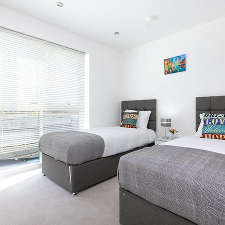 Skyvillion - Olympic View London Stratford Apartment Luaran gambar
