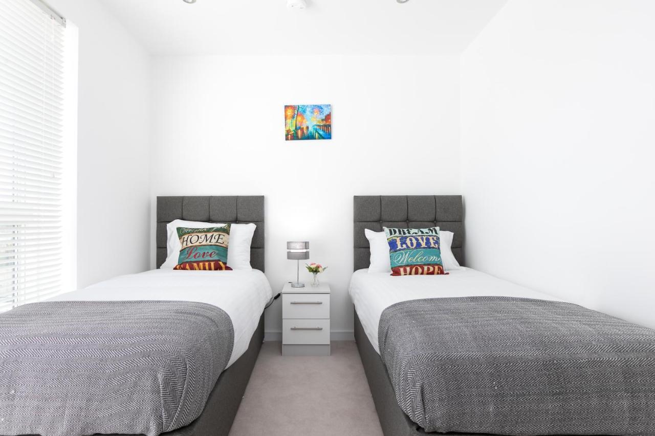 Skyvillion - Olympic View London Stratford Apartment Luaran gambar