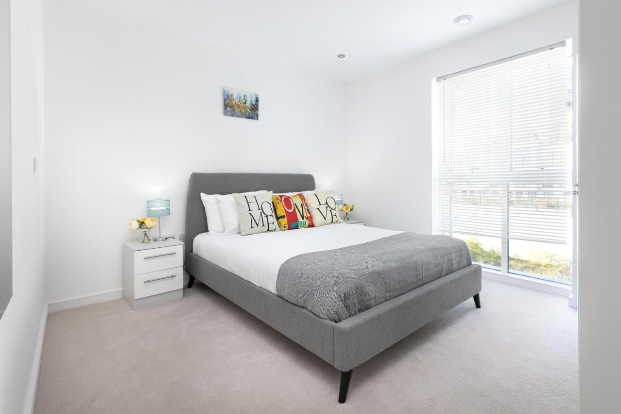 Skyvillion - Olympic View London Stratford Apartment Luaran gambar