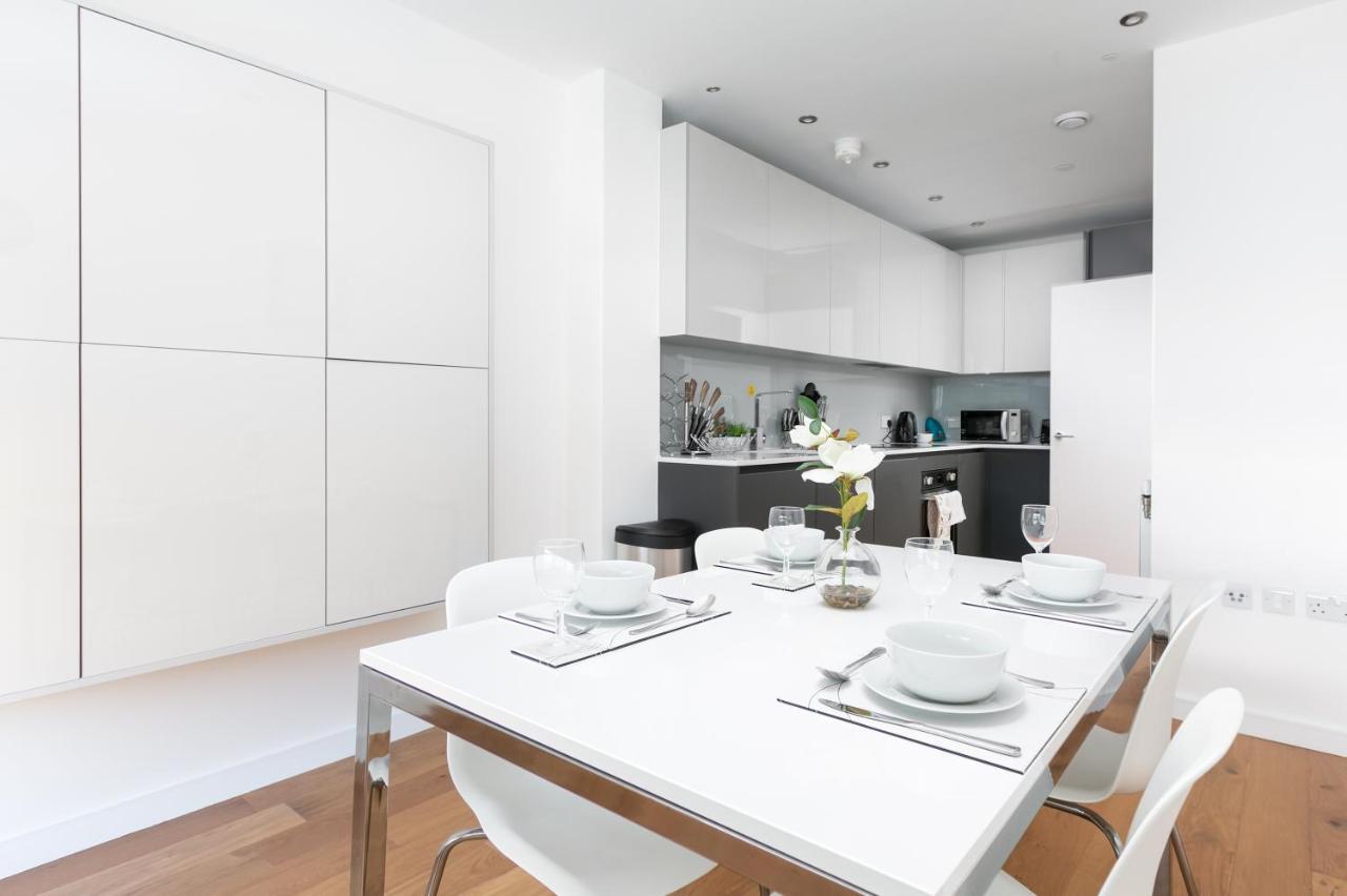 Skyvillion - Olympic View London Stratford Apartment Luaran gambar