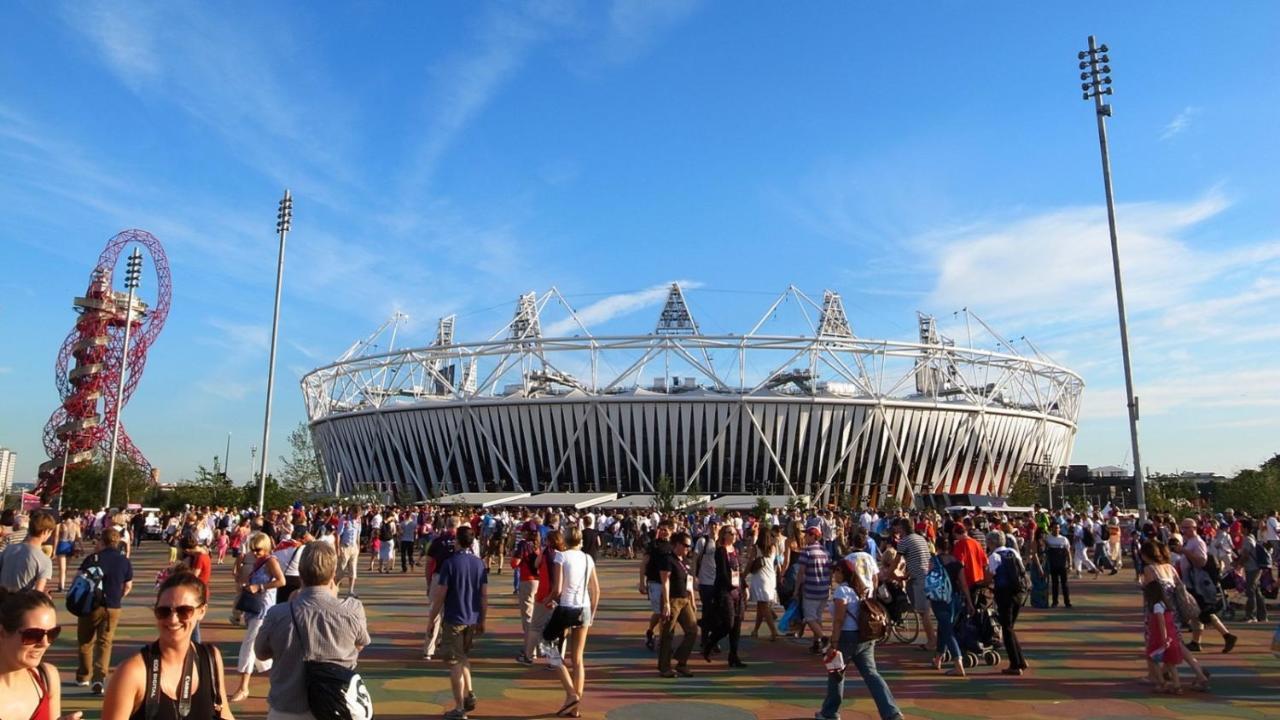Skyvillion - Olympic View London Stratford Apartment Luaran gambar